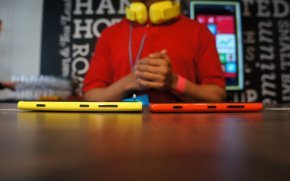 Nokia Lumia 920と820の側面