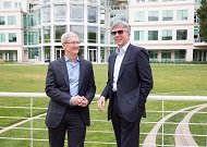 ティム・クックとビル・マクダーモット