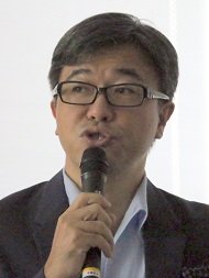 春田 真氏