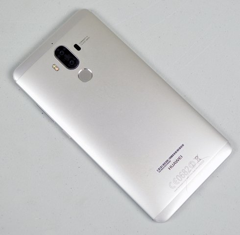 HUAWEI Mate 9の背面