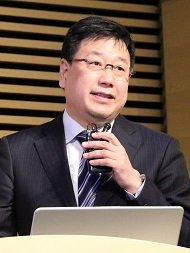 美代賢吾氏