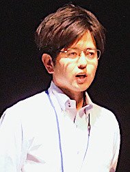 鈴木氏